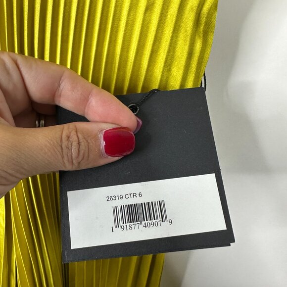 NWT Mac Duggal Pleated Plunge Neck Wide Leg Jumpsuit Chartreuse 6 #8483 - Picture 7 of 11